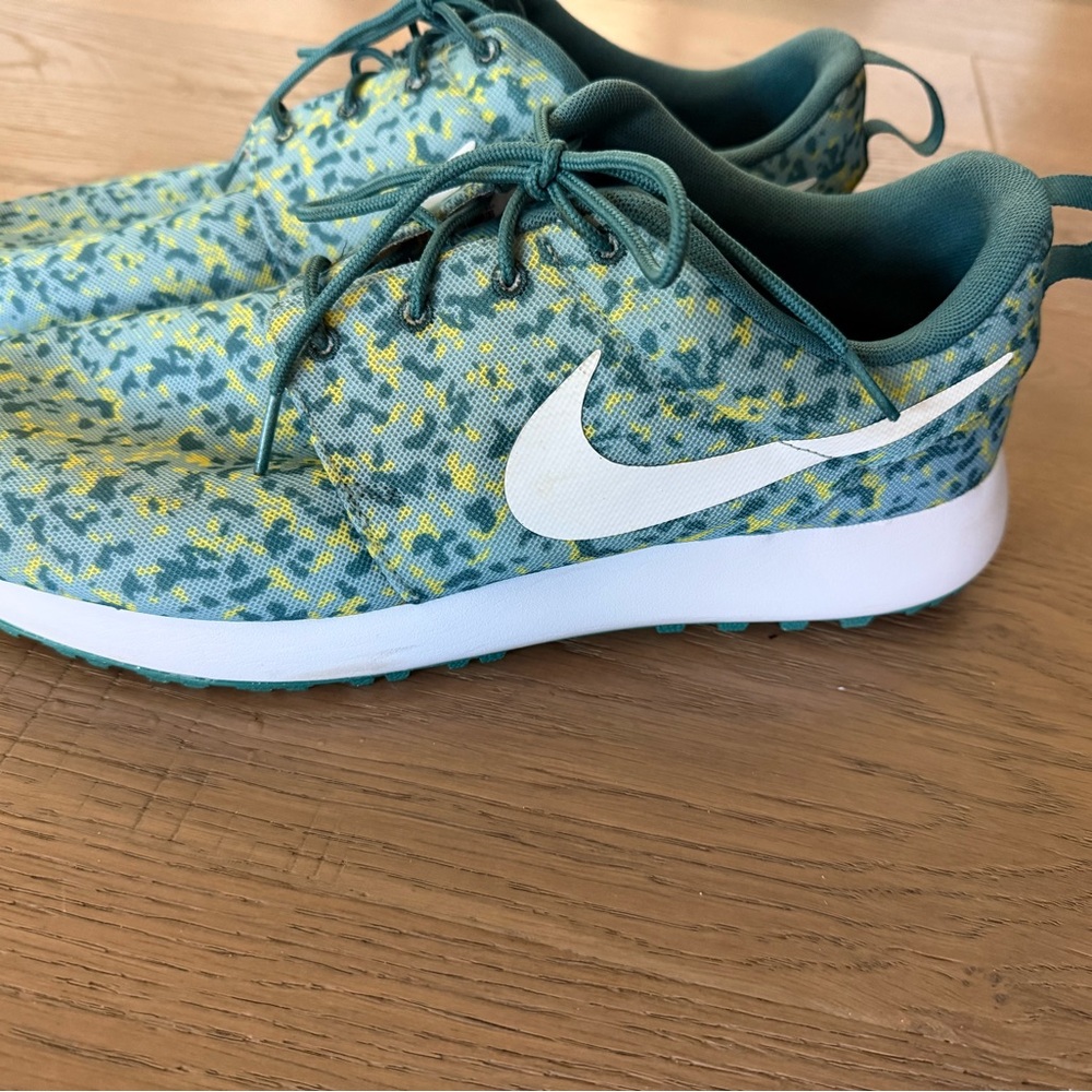 Nike Men's Roshe 2 G Spikeless Golf Shoes